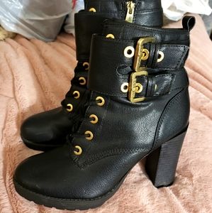 Guess boots